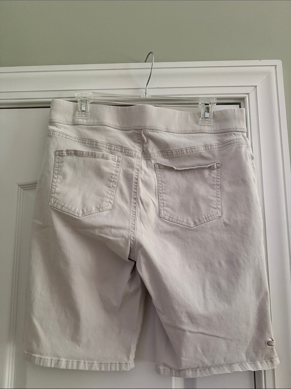 Gloria Vanderbilt Pale Beige Pull-On Bermuda Shorts - Picture 2 of 4